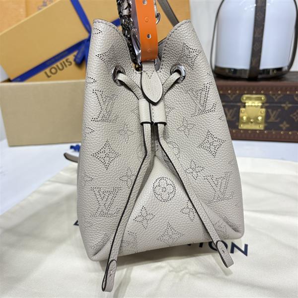 2026124175355328 570